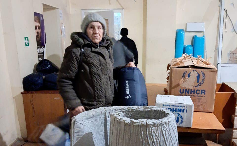 Команда гуманітарного центру «Проліска» допомагає облаштовувати укриття в Бериславському районі