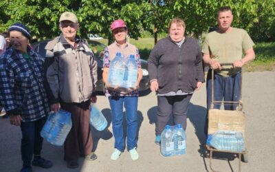 Благодійники передали жителям Антонівки питну воду