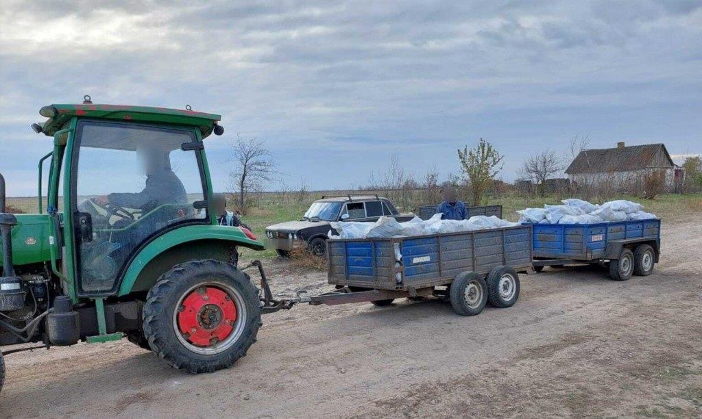 Жителі деокупованої частини Новокаховської громади отримують паливні брикети