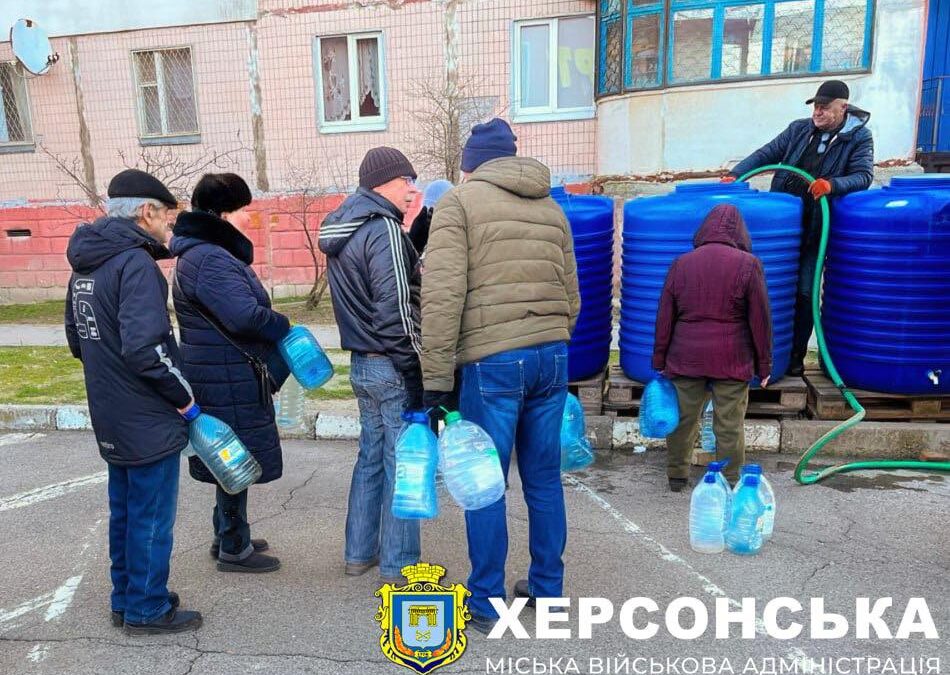 Херсонська міська військова адміністрація працює над забезпеченням містян питною водою