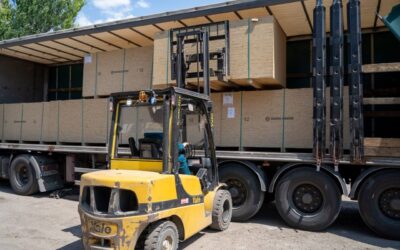 Для однієї з херсонських лікарень передали інструменти та розхідні матеріали до них