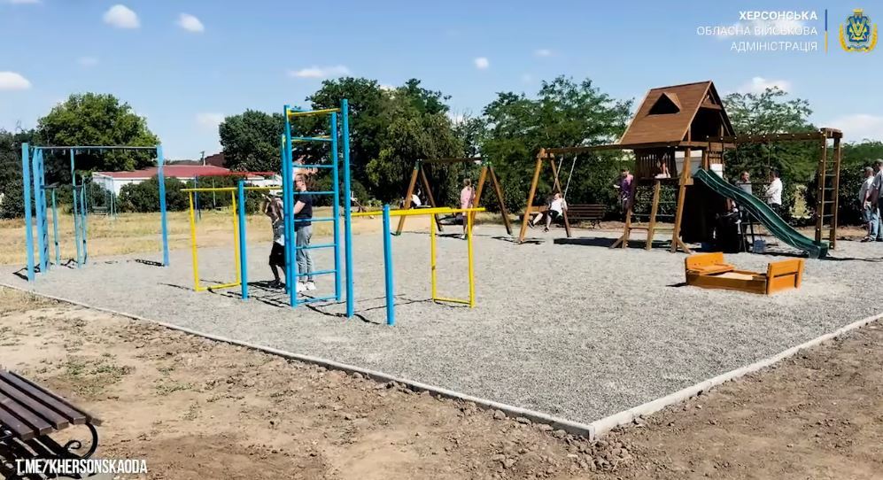 На Херсонщині відкрили новий дитячий майданчик