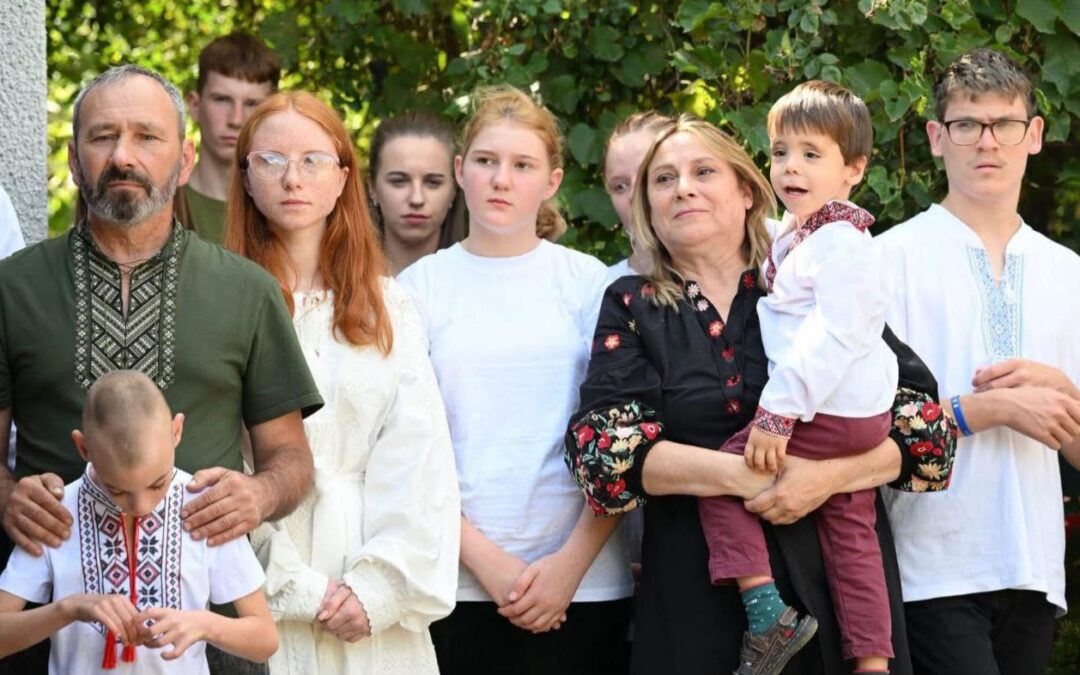 Ще два дитячі будинки сімейного типу з Херсонщини отримали житло на Вінниччині та Чернівеччині