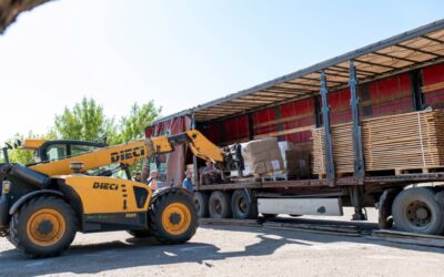 Благодійники передали Новорайській громаді будівельні матеріали