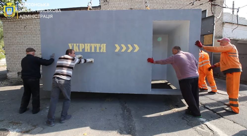 У Дніпровському районі Херсона встановили ще одне мобільне укриття