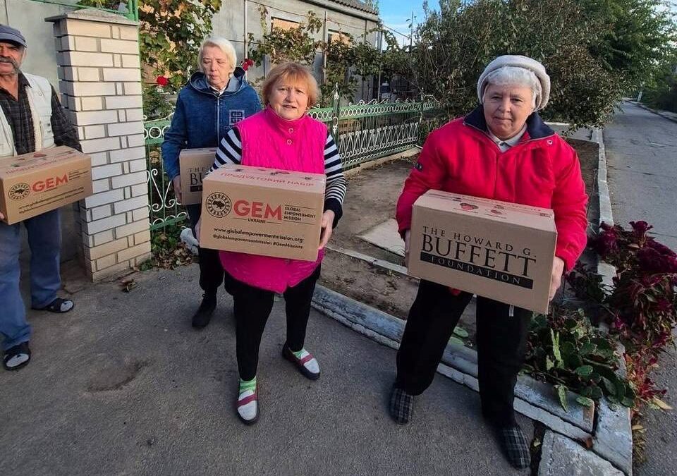 Жителі Білозерки отримали продуктові набори від благодійників
