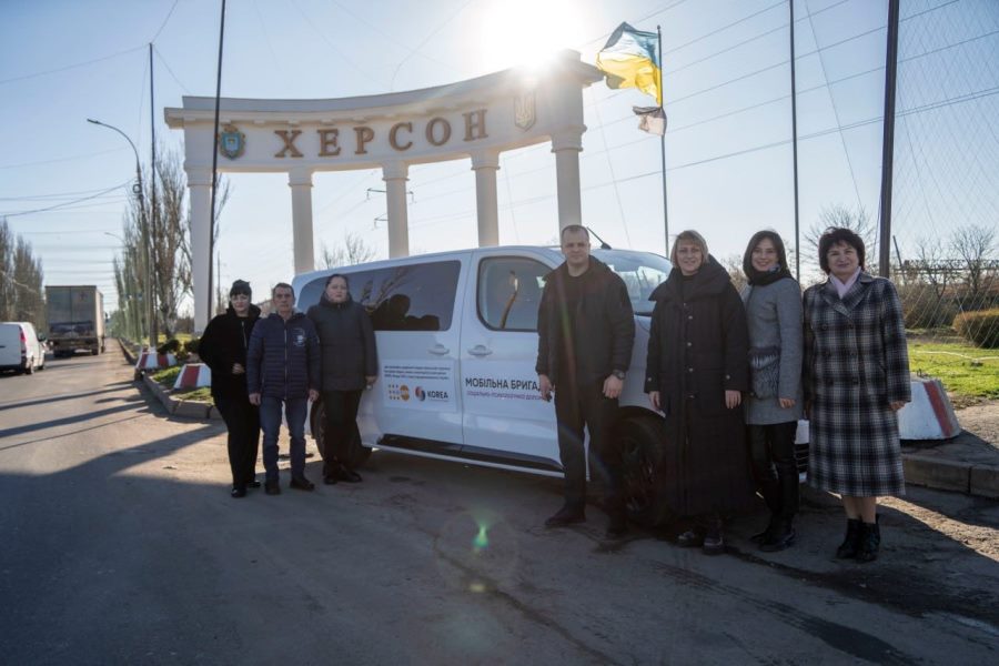 Херсонська громада отримала автомобіль для роботи мобільної бригади соціально-психологічної допомоги