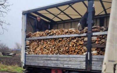 Благодійники забезпечили дровами мешканців Калинівської громади