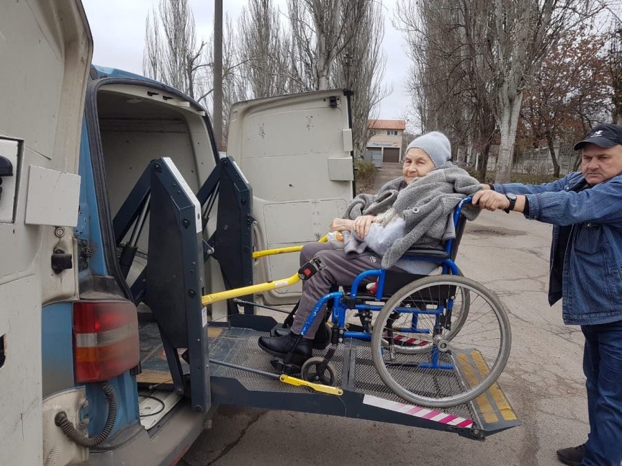 У Херсоні продовжує діяти послуга “Соціальне таксі” для маломобільних та людей з інвалідністю