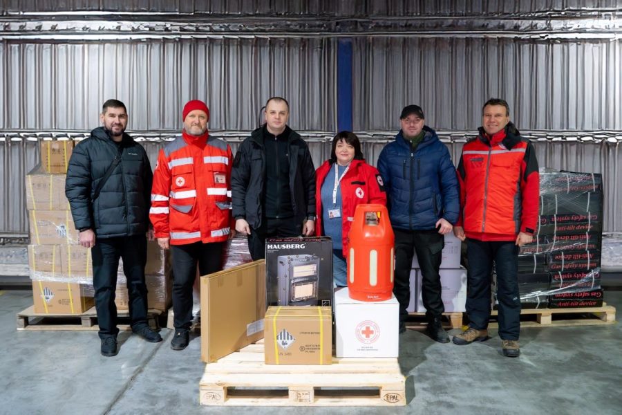 Товариство Червоного Хреста України передало Херсонській громаді набори для обігріву