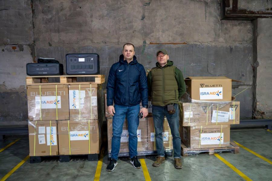 Благодійники передали зарядні станції для Херсонської громади