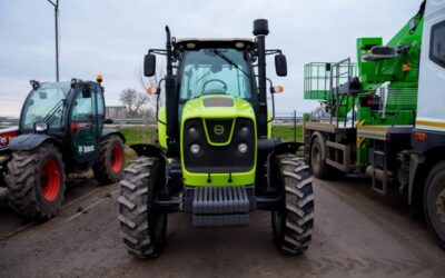 Сім громад Херсонщини отримали новий спецтранспорт та техніку