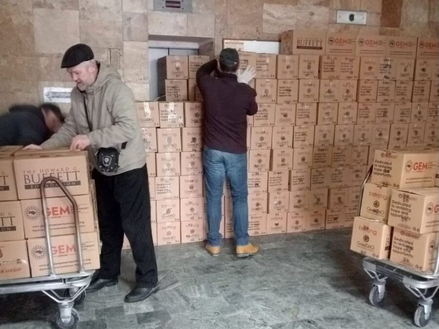 Партнери продовжують доставляти продовольчу допомогу для херсонців