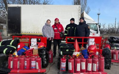 11 громад Херсонщини отримали спорядження для добровільних пожежних команд від Українського Червоного Хреста
