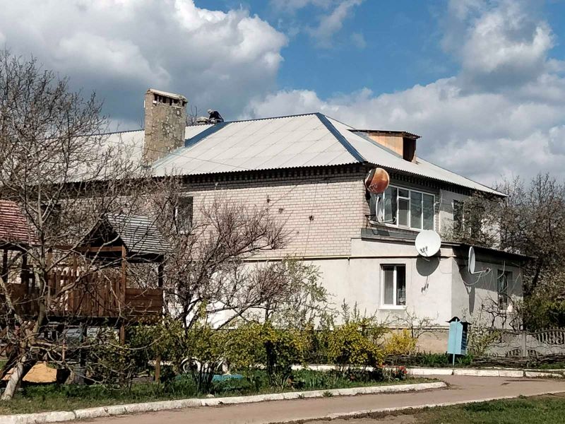 Благодійники допомагають відновлювати будинки у Великоолександрівській громаді