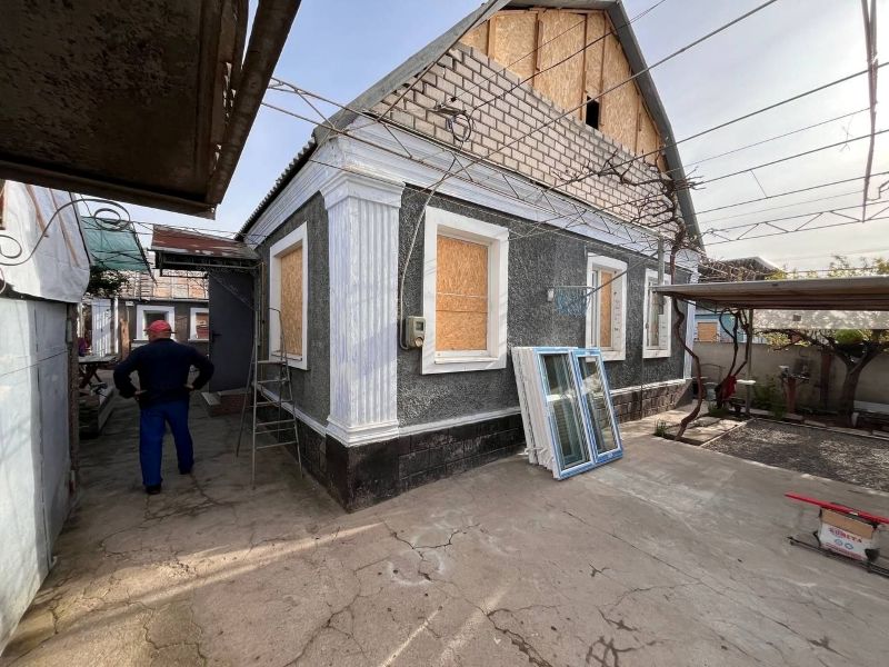 Благодійники допомагають Чорнобаївці відновлювати будинки