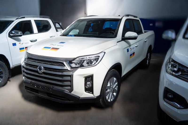 Німеччина передала автомобілі Херсонській громаді