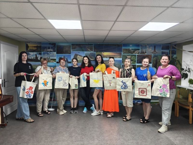 Хаб у Дніпрі продовжує всебічно підтримувати переселенців з Херсонщини