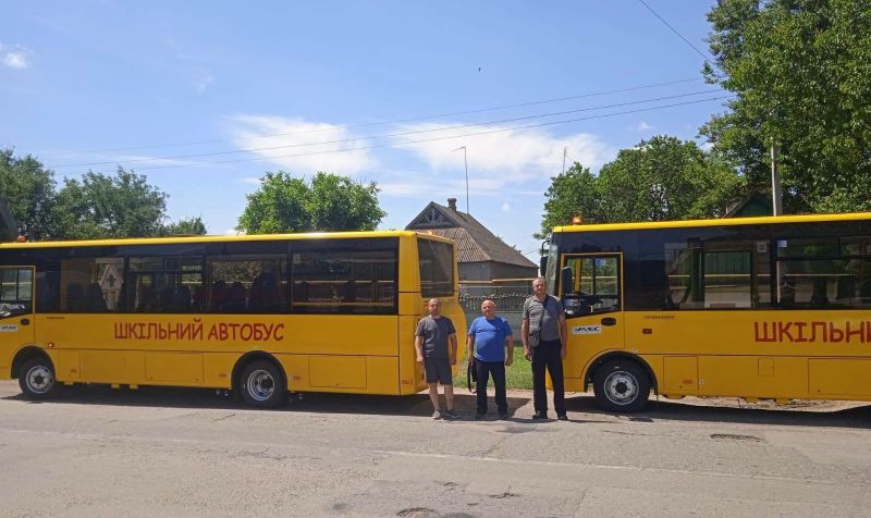 Калинівська громада отримала шкільні автобуси