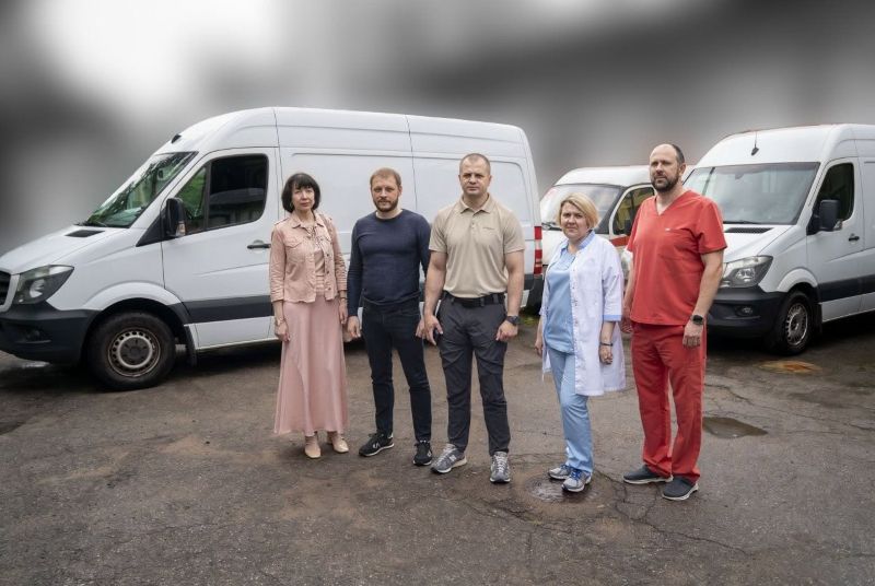 Херсону передали дві машини швидкої допомоги