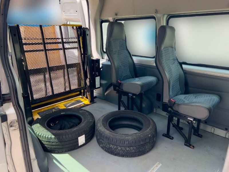Херсонська лікарня отримала авто для маломобільних пацієнтів